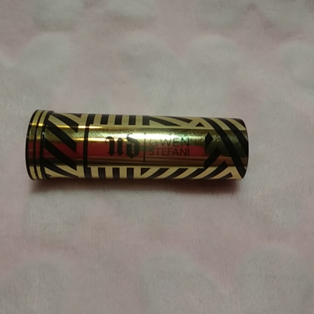 Urban decay lipstick (gwen stefani)